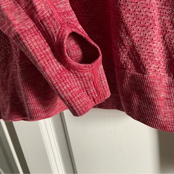 Lululemon Breeze By Long Sleeve
Heathered Cranberry - Picture 5 of 8